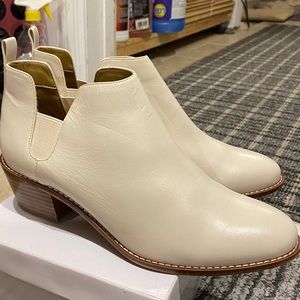 New AEROSOLES BOOTS. Size 9. Leather. Cowboy western style